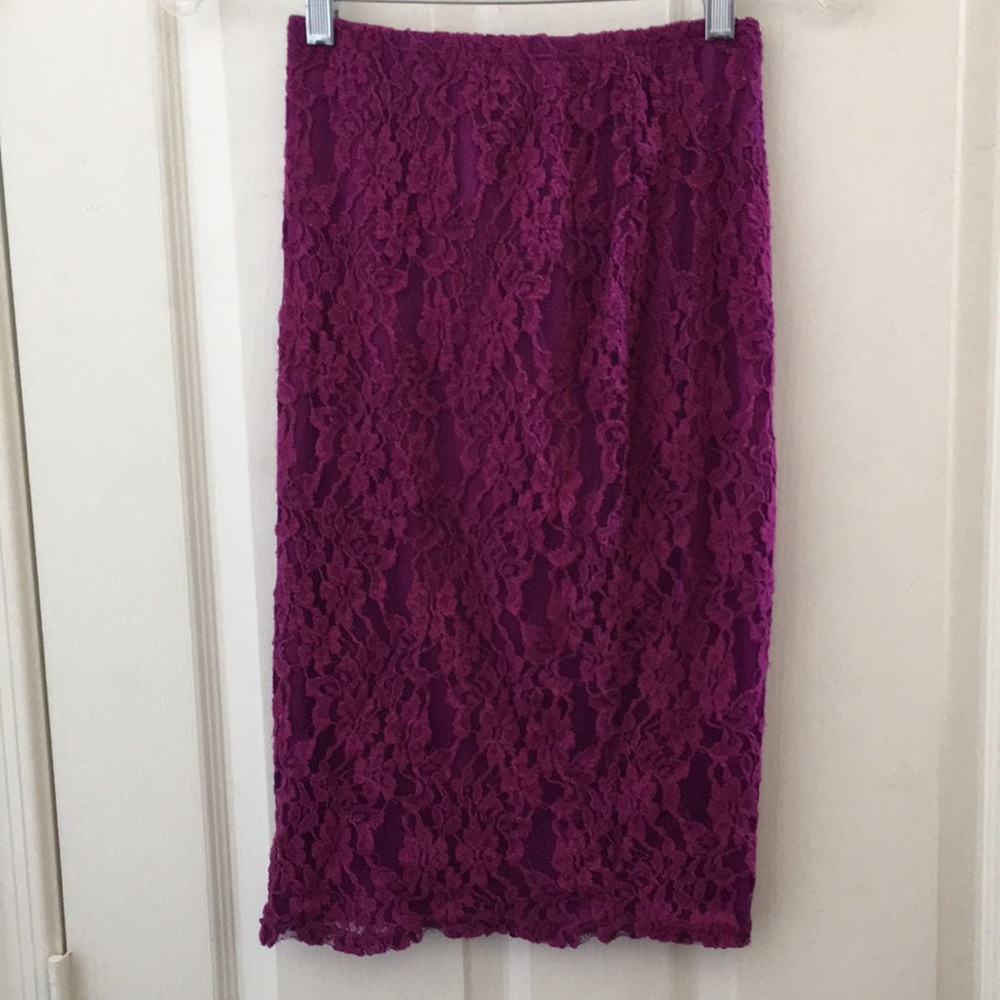 FINAL MARKDOWN Ladies’ xhilaration Lined Lacy Skirt (XS)